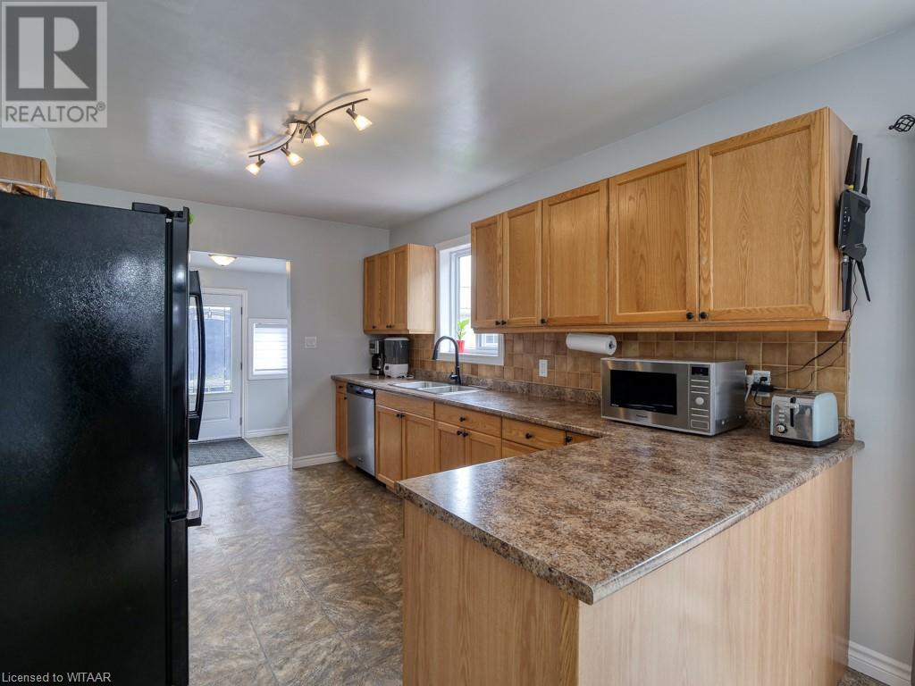 180 Talbot St, Courtland, Ontario  N0J 1E0 - Photo 4 - 40623843