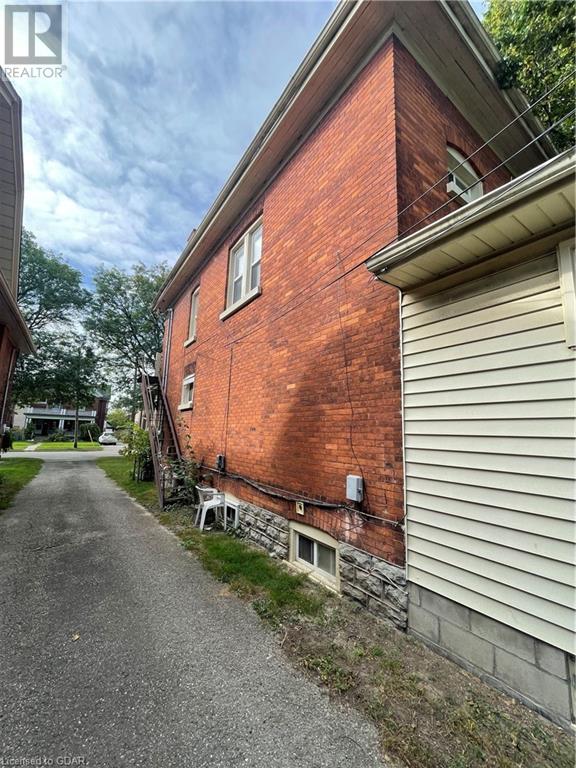 126 Chatham Street, Brantford, Ontario  N3S 4G4 - Photo 3 - 40641112