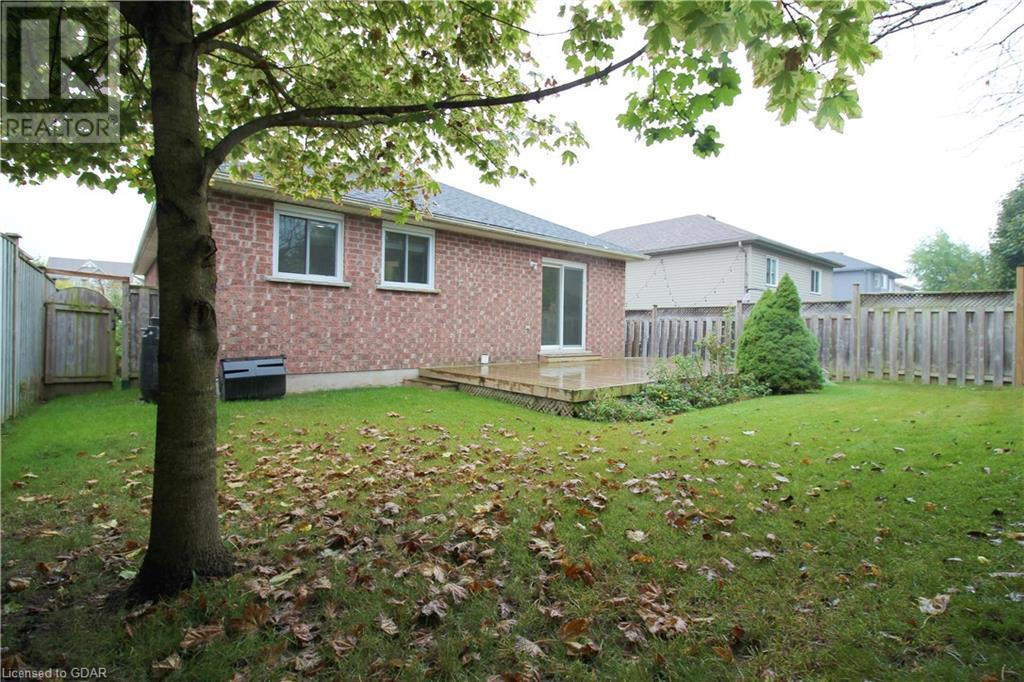 586 Mctavish Street, Fergus, Ontario  N1M 3V5 - Photo 2 - 40652344