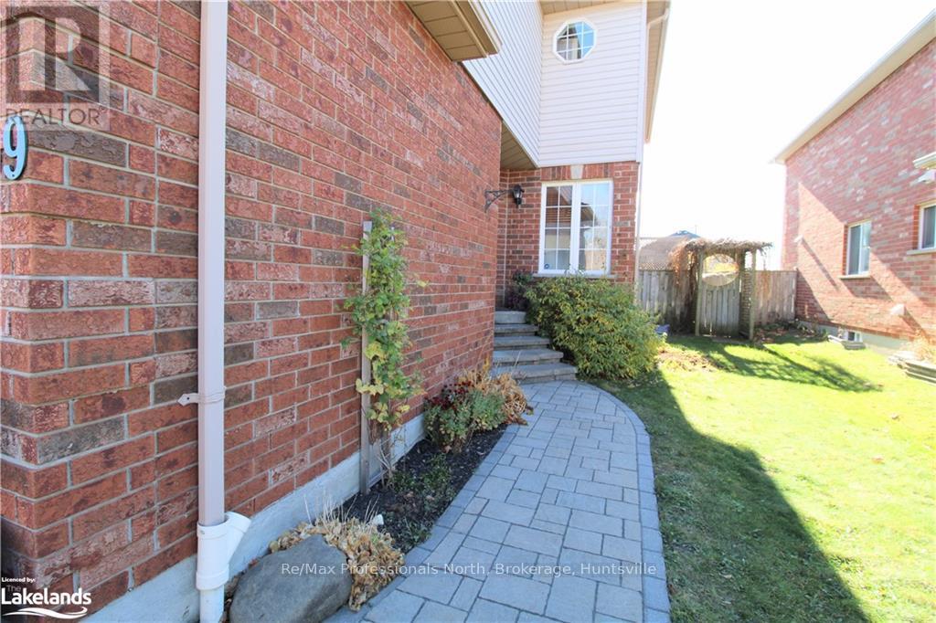 169 Taylor Drive, Barrie (Bayshore), Ontario  L4N 8L1 - Photo 4 - S10439674