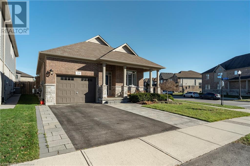 219 Falconridge Drive, Kitchener, Ontario  N2K 0B6 - Photo 2 - 40673862