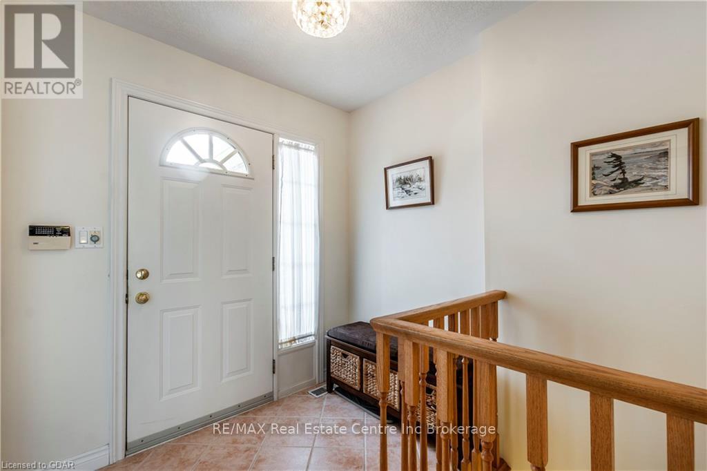 82 White Pine Way, Guelph (Village), Ontario  N1G 4X7 - Photo 5 - X11822705