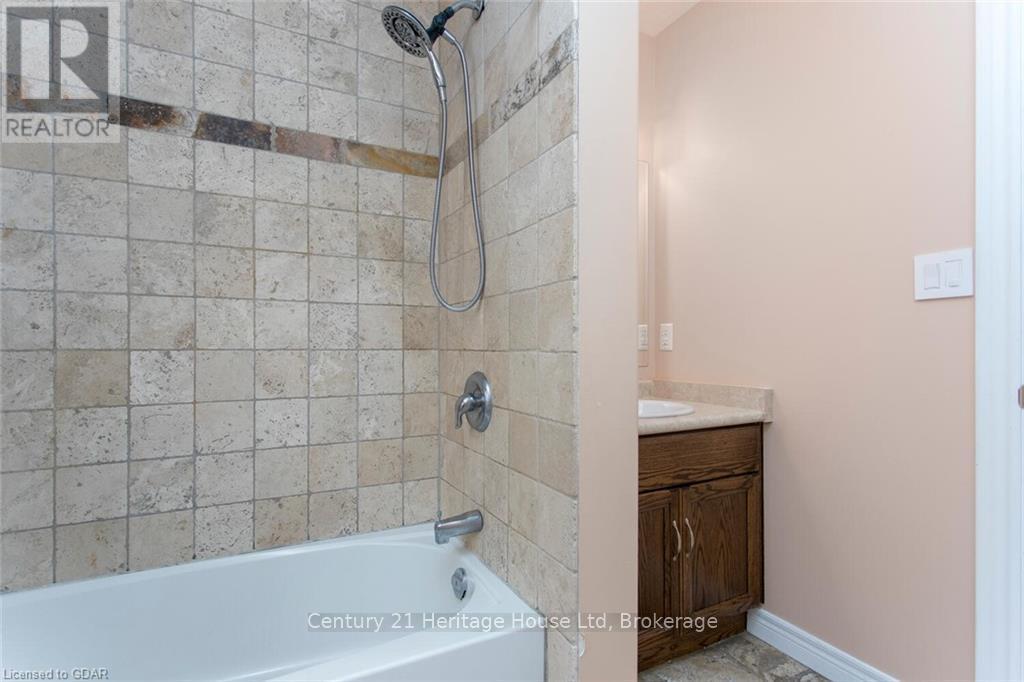 7 Washburn Drive, Guelph (Grange Hill East), Ontario  N1E 0B4 - Photo 32 - X11879898