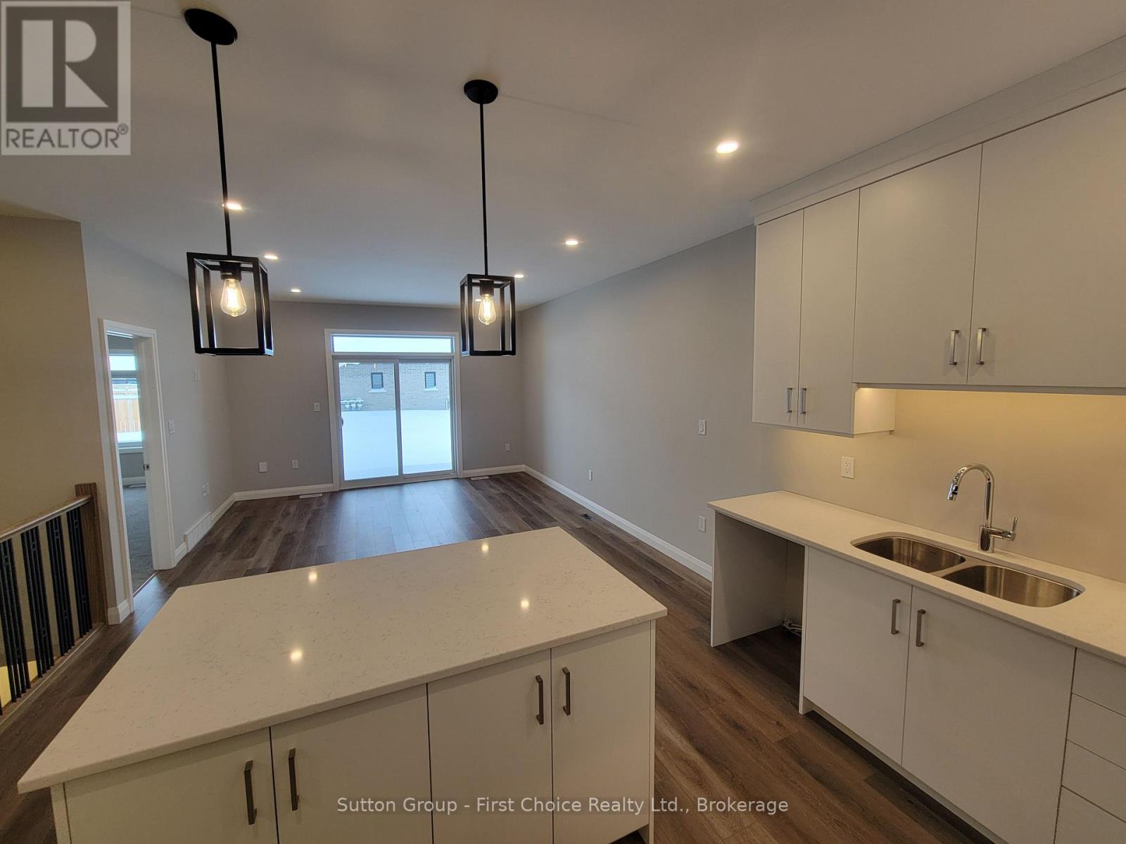 119 Rowe Avenue, South Huron, Ontario  N0M 1S1 - Photo 4 - X12041447