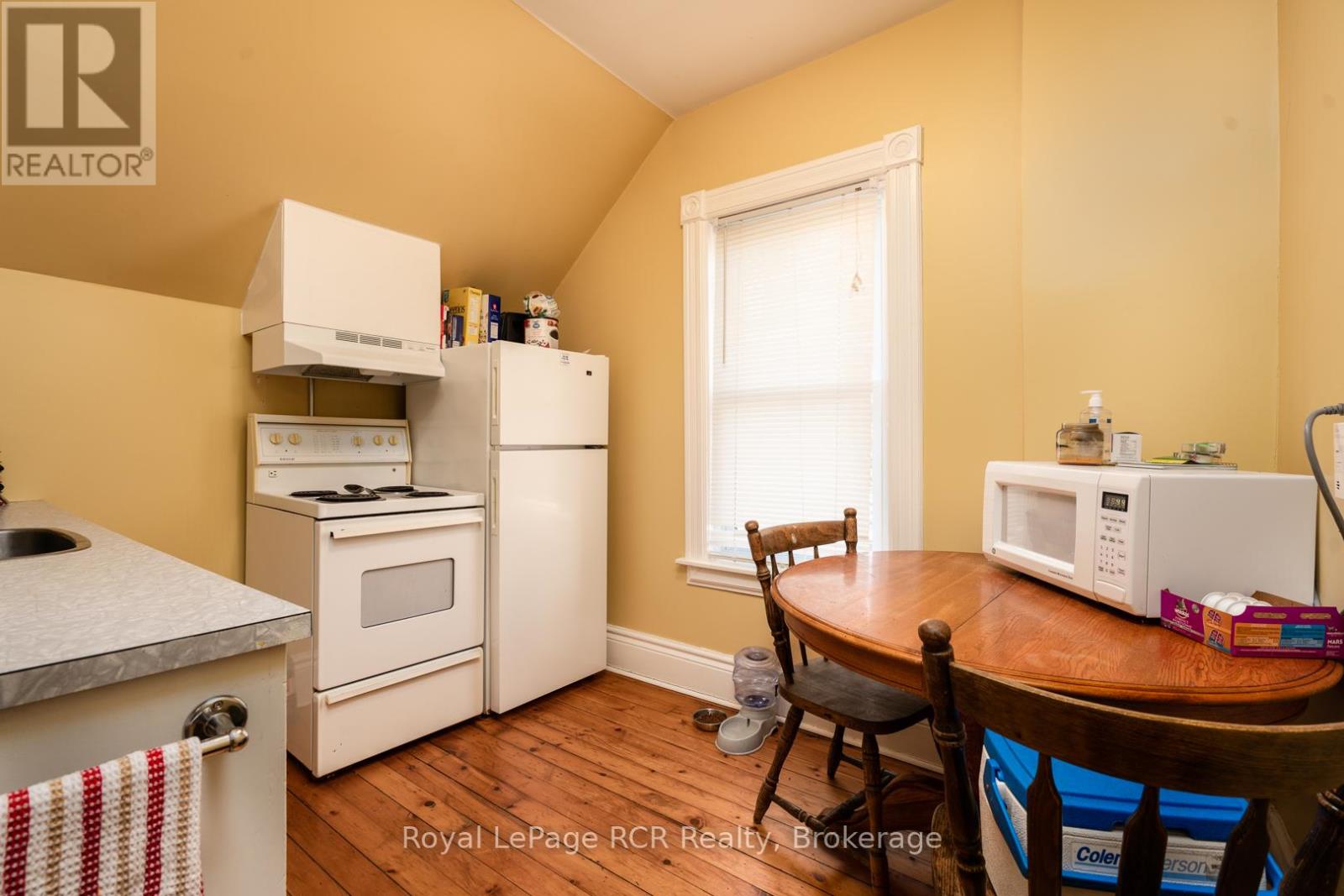 134 9th Street, Hanover, Ontario  N4N 1K6 - Photo 7 - X12065234