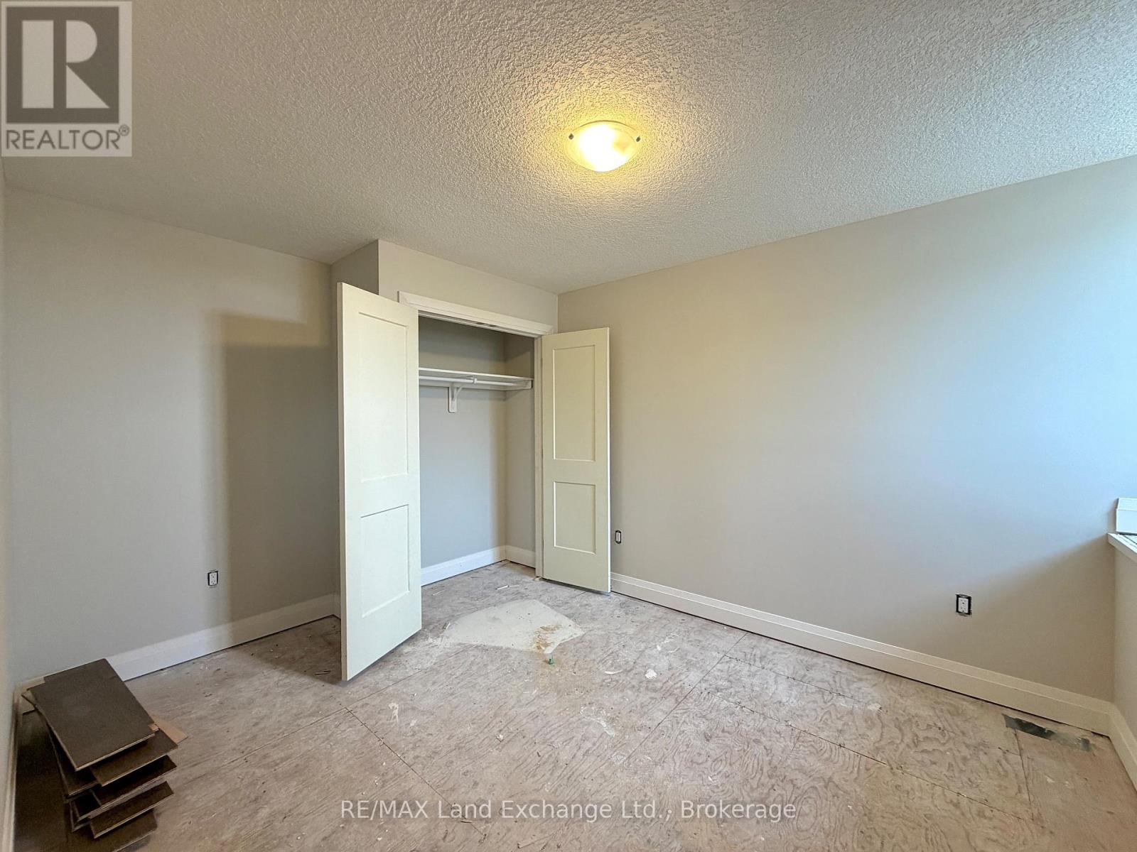 360 Rosner Drive, Saugeen Shores, Ontario  N0H 2C8 - Photo 10 - X12286503