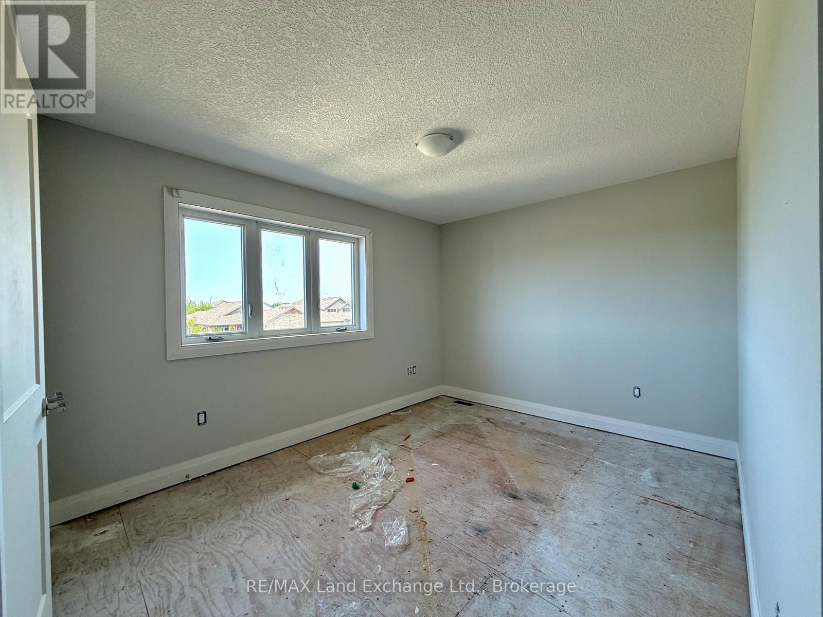 360 Rosner Drive, Saugeen Shores, Ontario  N0H 2C8 - Photo 13 - X12286503
