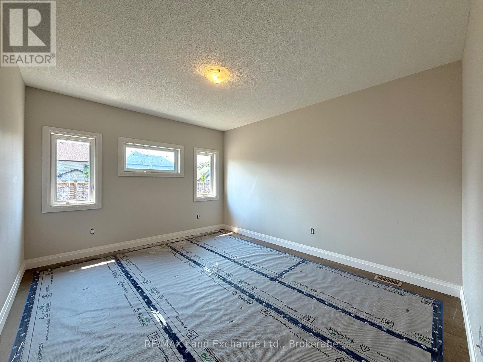 360 Rosner Drive, Saugeen Shores, Ontario  N0H 2C8 - Photo 9 - X12286503