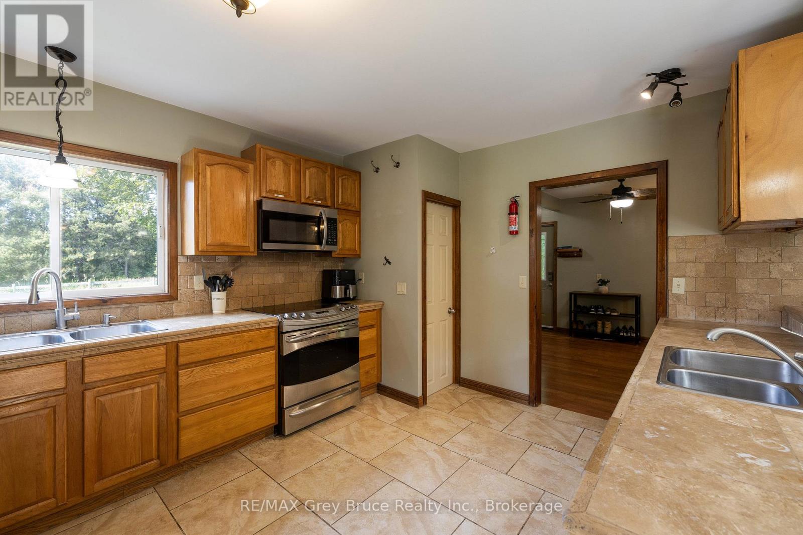7011 Highway 6, Northern Bruce Peninsula, Ontario  N0H 2R0 - Photo 11 - X12413523