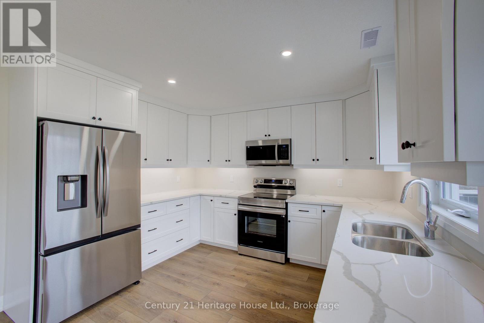 4 - 229 Bruce Street S, West Grey, Ontario  N0G 1R0 - Photo 14 - X12468225