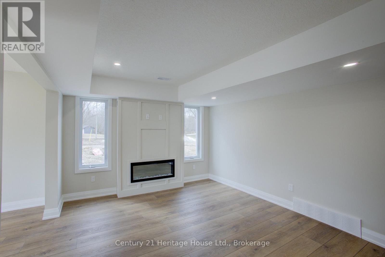 4 - 229 Bruce Street S, West Grey, Ontario  N0G 1R0 - Photo 8 - X12468225