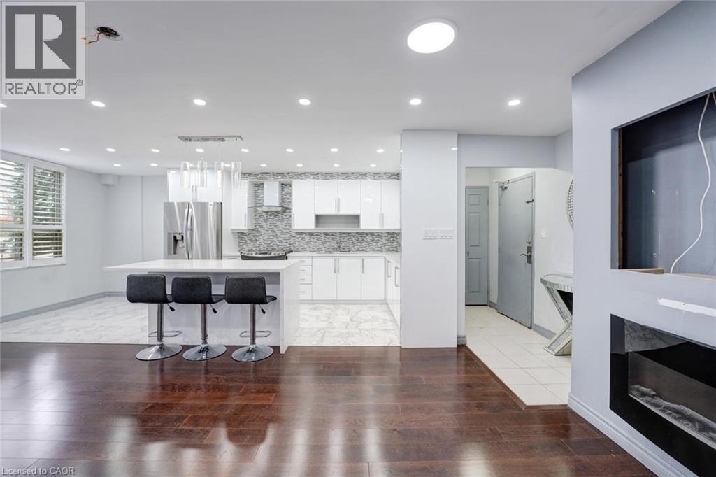 10 Edgecliff Golfway Unit# 206, North York, Ontario  M3C 3A3 - Photo 3 - 40776261