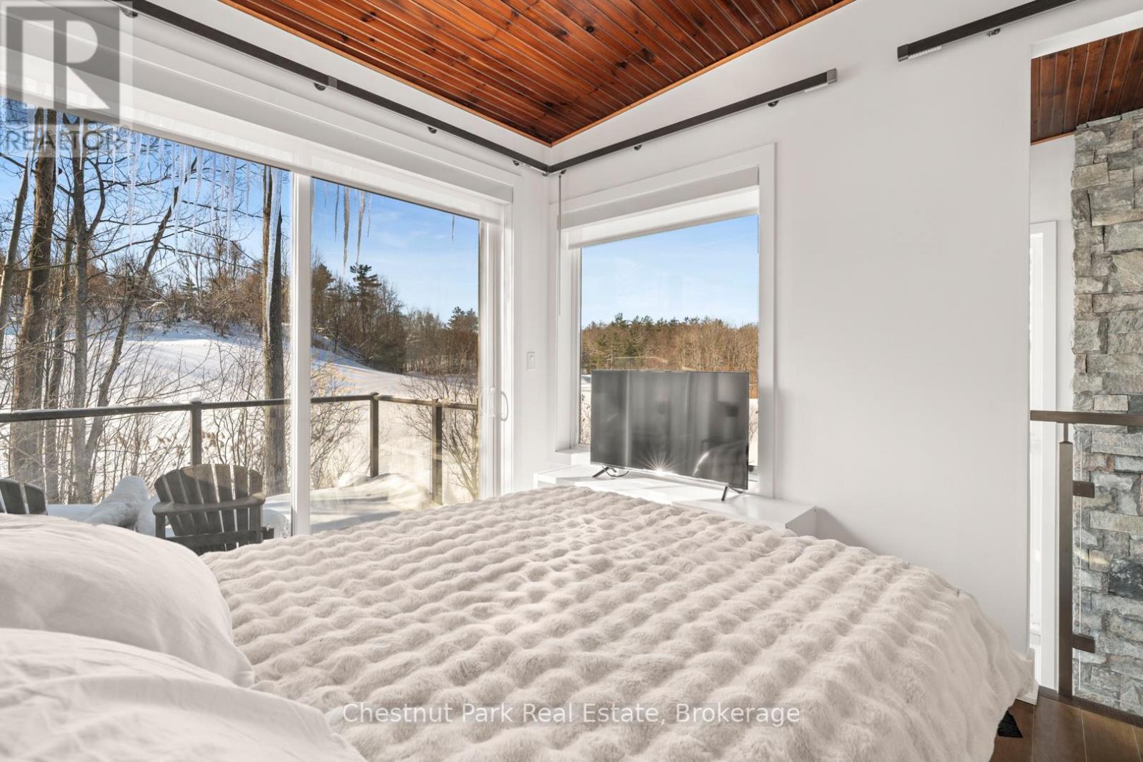 10 Carrick Trail, Gravenhurst, Ontario  P1P 0A6 - Photo 24 - X12616596