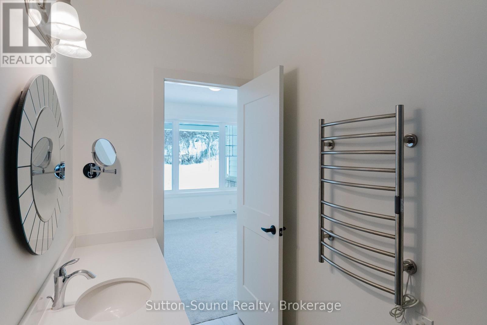 306 Sandpiper Lane, Georgian Bluffs, Ontario  N0H 1S0 - Photo 13 - X12629892