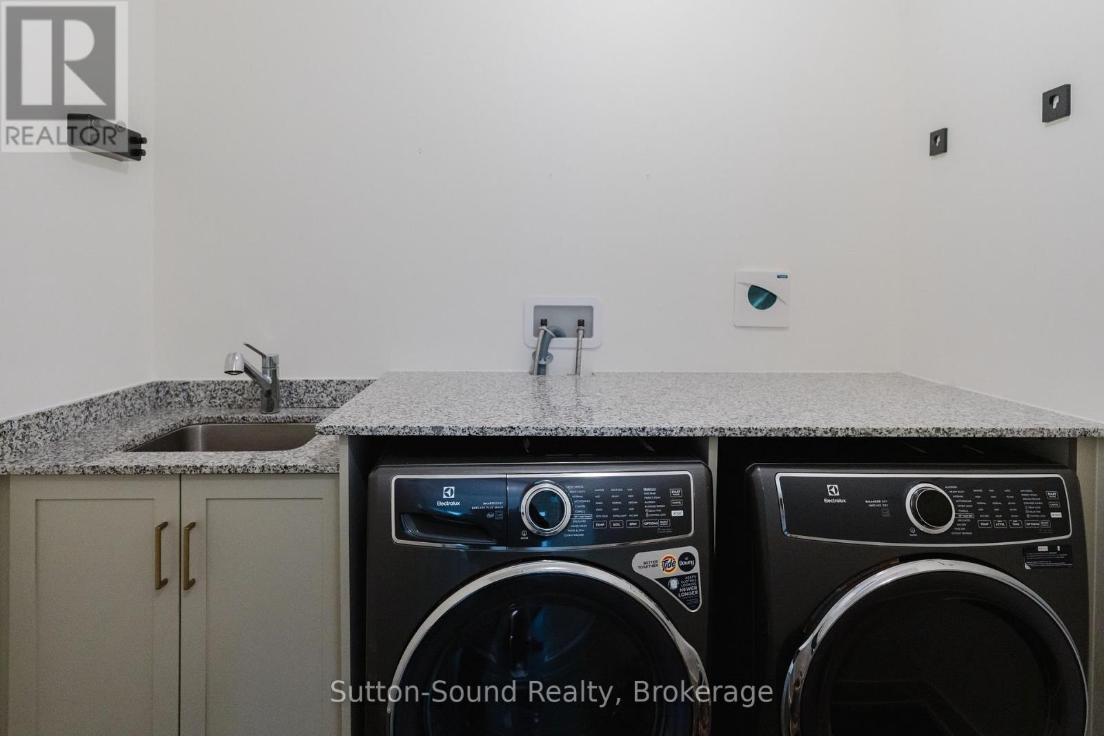 306 Sandpiper Lane, Georgian Bluffs, Ontario  N0H 1S0 - Photo 15 - X12629892