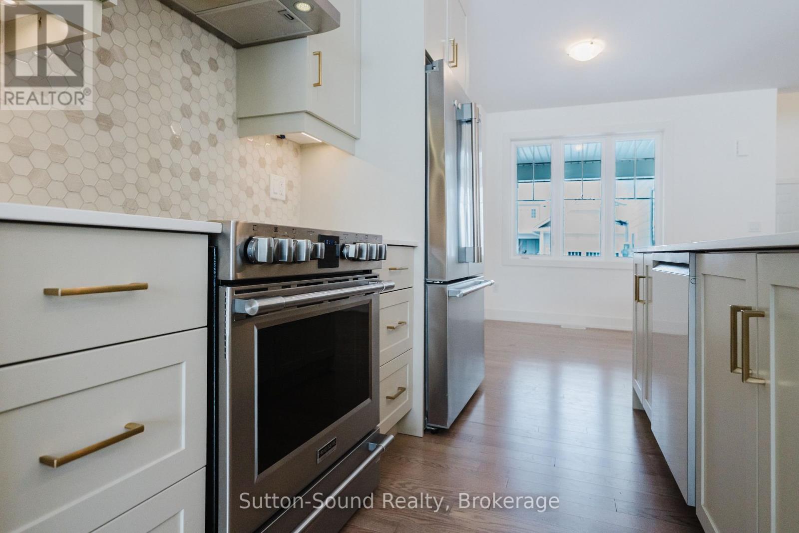 306 Sandpiper Lane, Georgian Bluffs, Ontario  N0H 1S0 - Photo 6 - X12629892