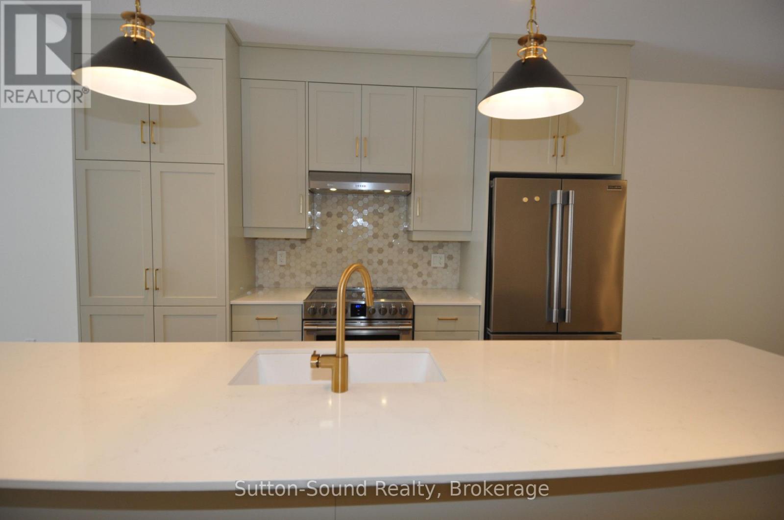 306 Sandpiper Lane, Georgian Bluffs, Ontario  N0H 1S0 - Photo 8 - X12629892