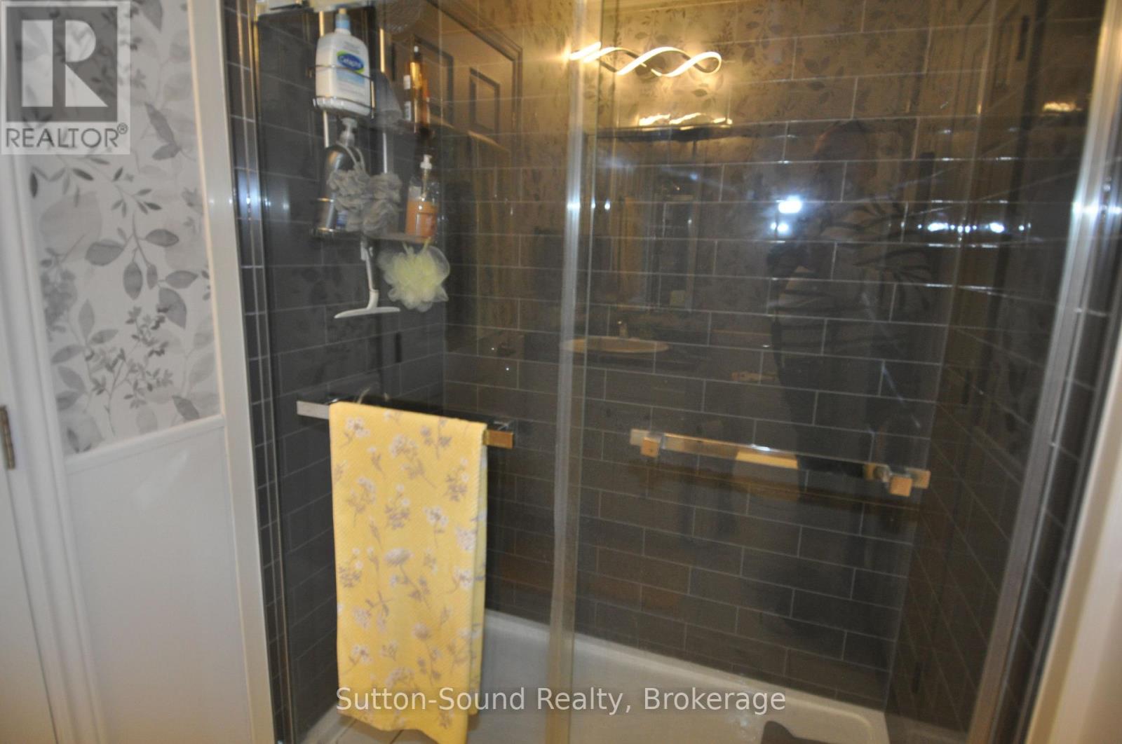 144 Rosewood Drive, Georgian Bluffs, Ontario  N4K 5N5 - Photo 14 - X12655698