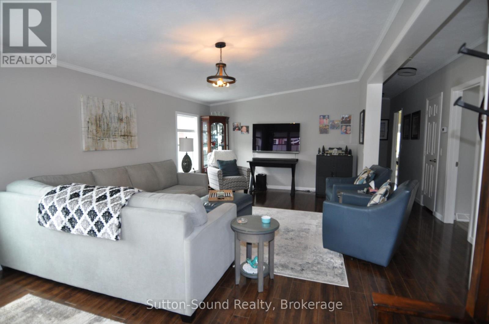 144 Rosewood Drive, Georgian Bluffs, Ontario  N4K 5N5 - Photo 4 - X12655698