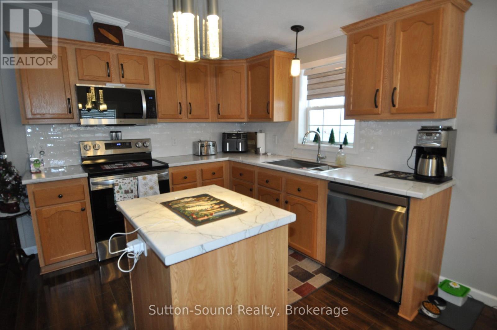 144 Rosewood Drive, Georgian Bluffs, Ontario  N4K 5N5 - Photo 6 - X12655698