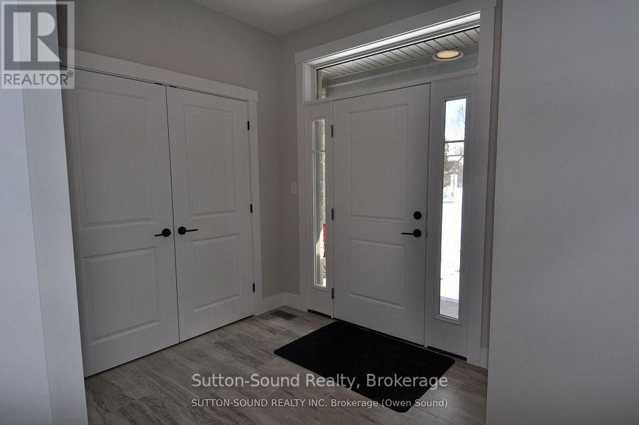 622 8th Street W, Owen Sound, Ontario  N4K 5N3 - Photo 2 - X12661152