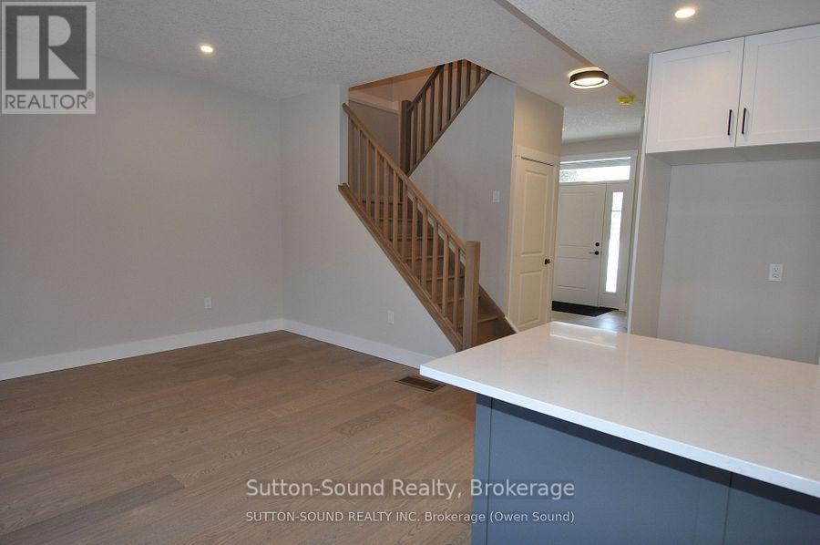 622 8th Street W, Owen Sound, Ontario  N4K 5N3 - Photo 3 - X12661152