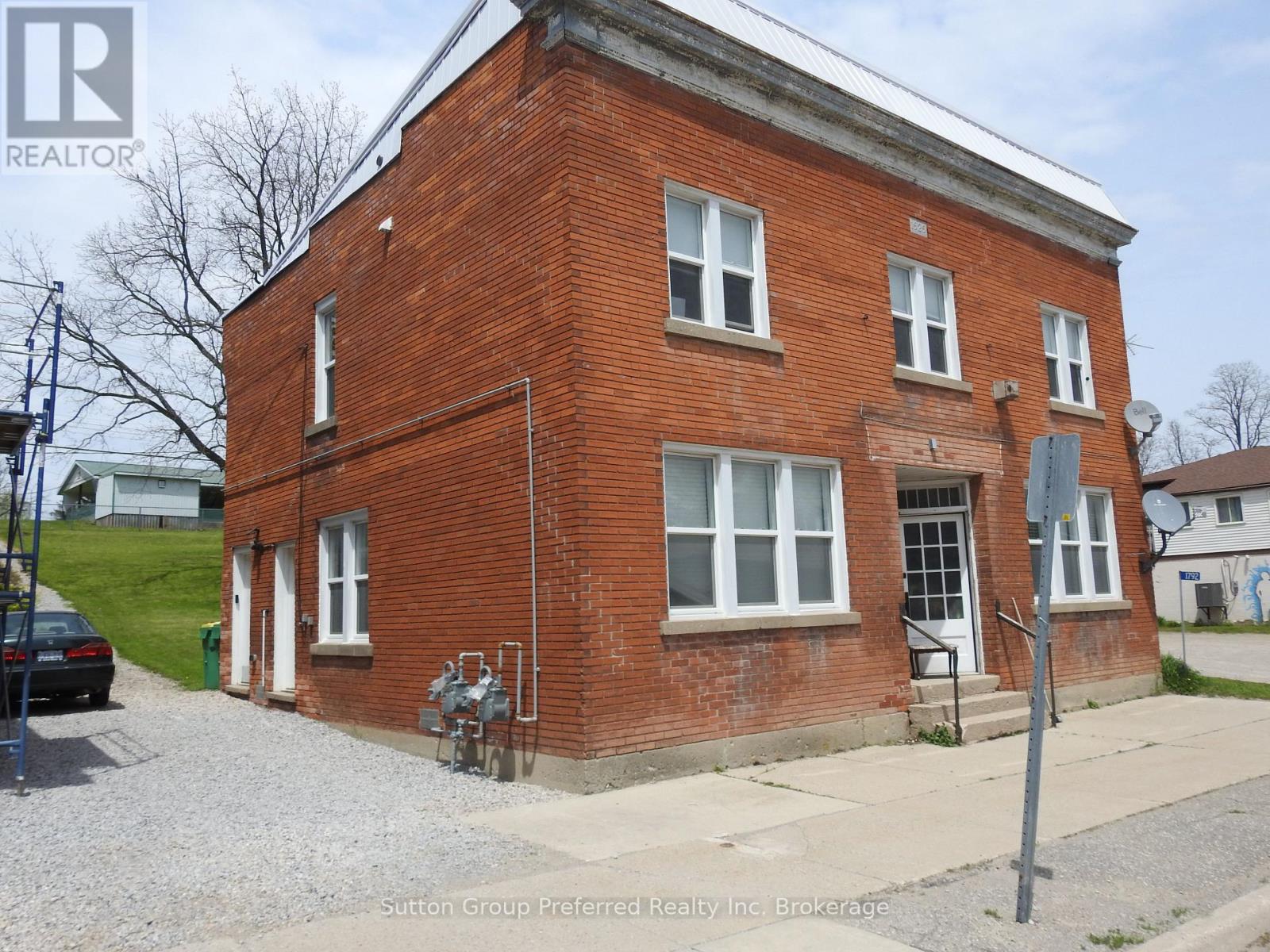1792 Longwoods Road, Southwest Middlesex, Ontario  N0L 2N9 - Photo 2 - X12680444