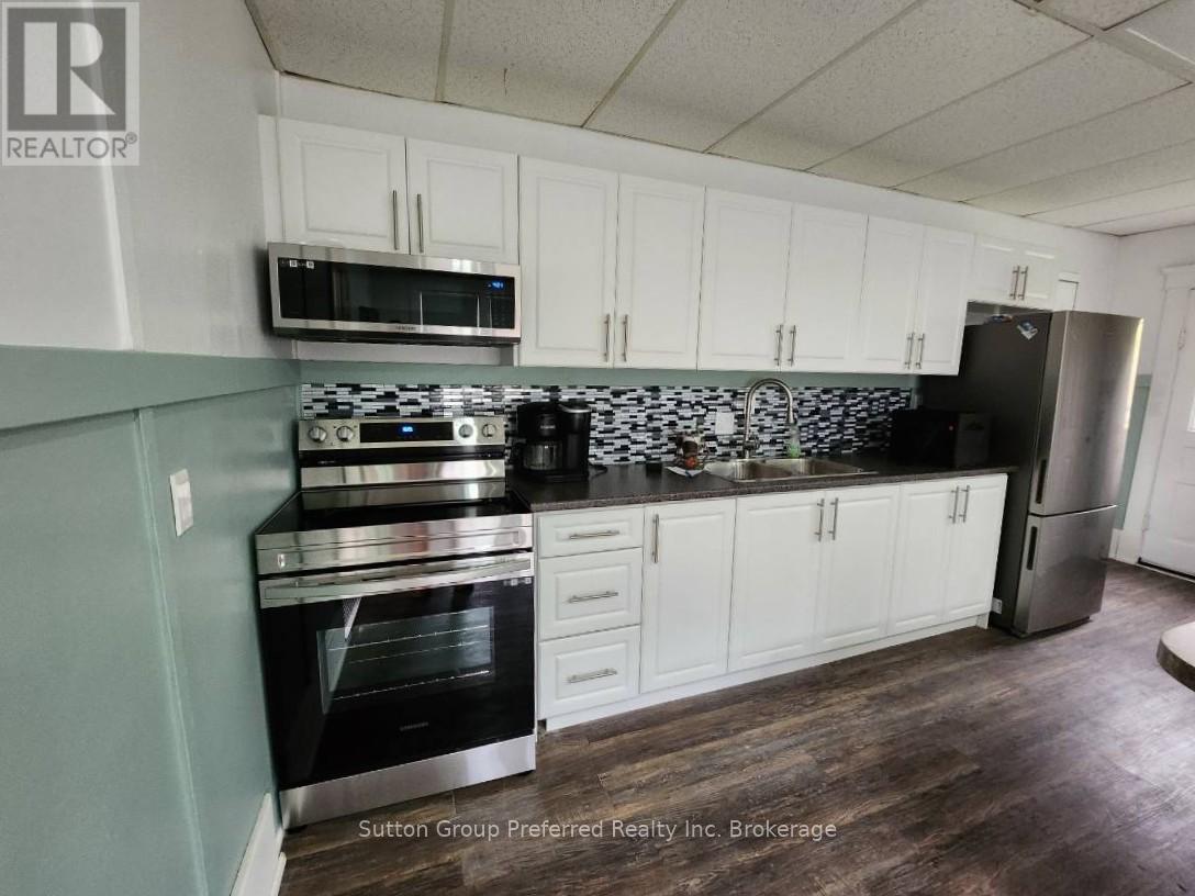 1792 Longwoods Road, Southwest Middlesex, Ontario  N0L 2N9 - Photo 9 - X12680444