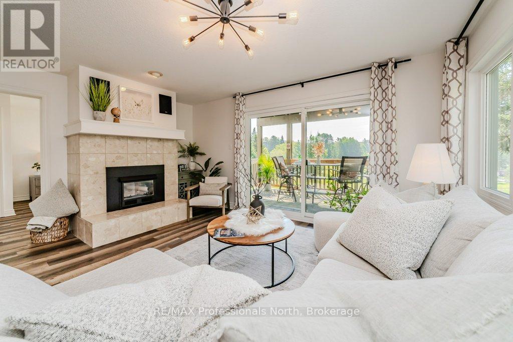 105 - 33 Deerhurst Greens, Huntsville, Ontario  P1H 2J4 - Photo 2 - X12702432