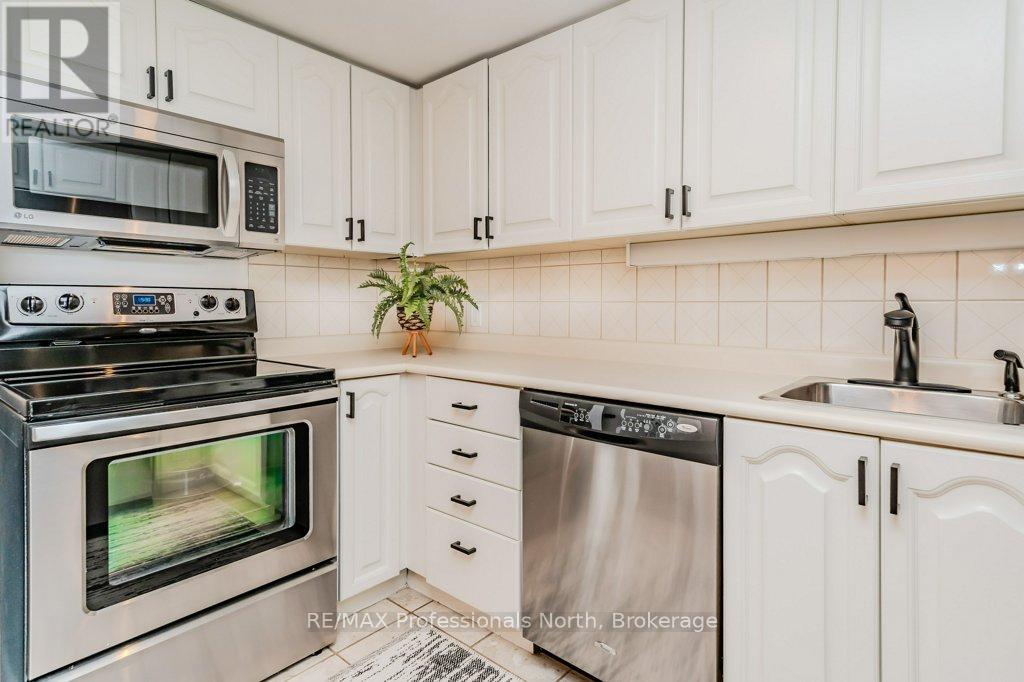 105 - 33 Deerhurst Greens, Huntsville, Ontario  P1H 2J4 - Photo 7 - X12702432