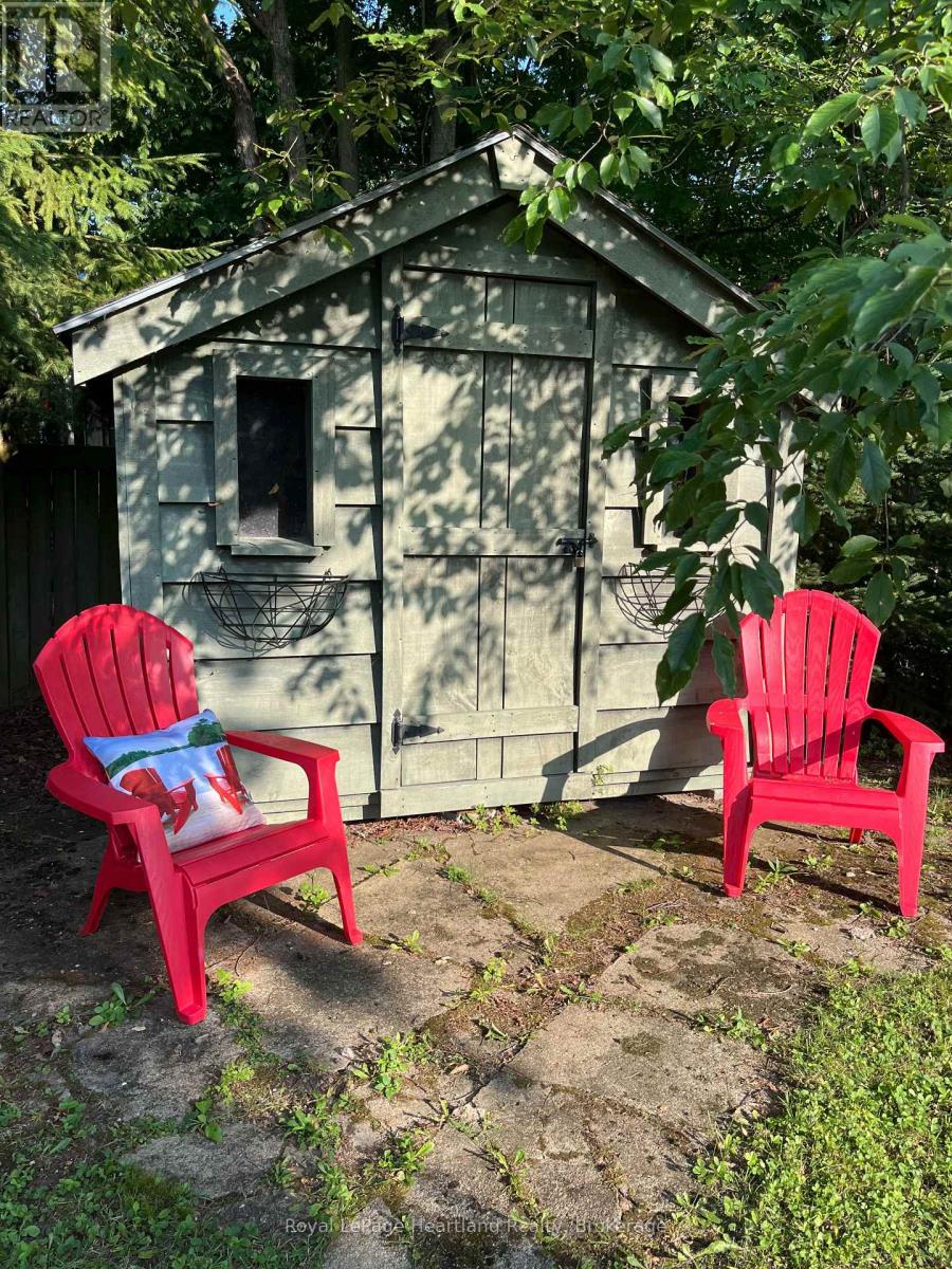 6 Lighthouse Cove Road, Bluewater, Ontario  N0M 1G0 - Photo 11 - X12716280