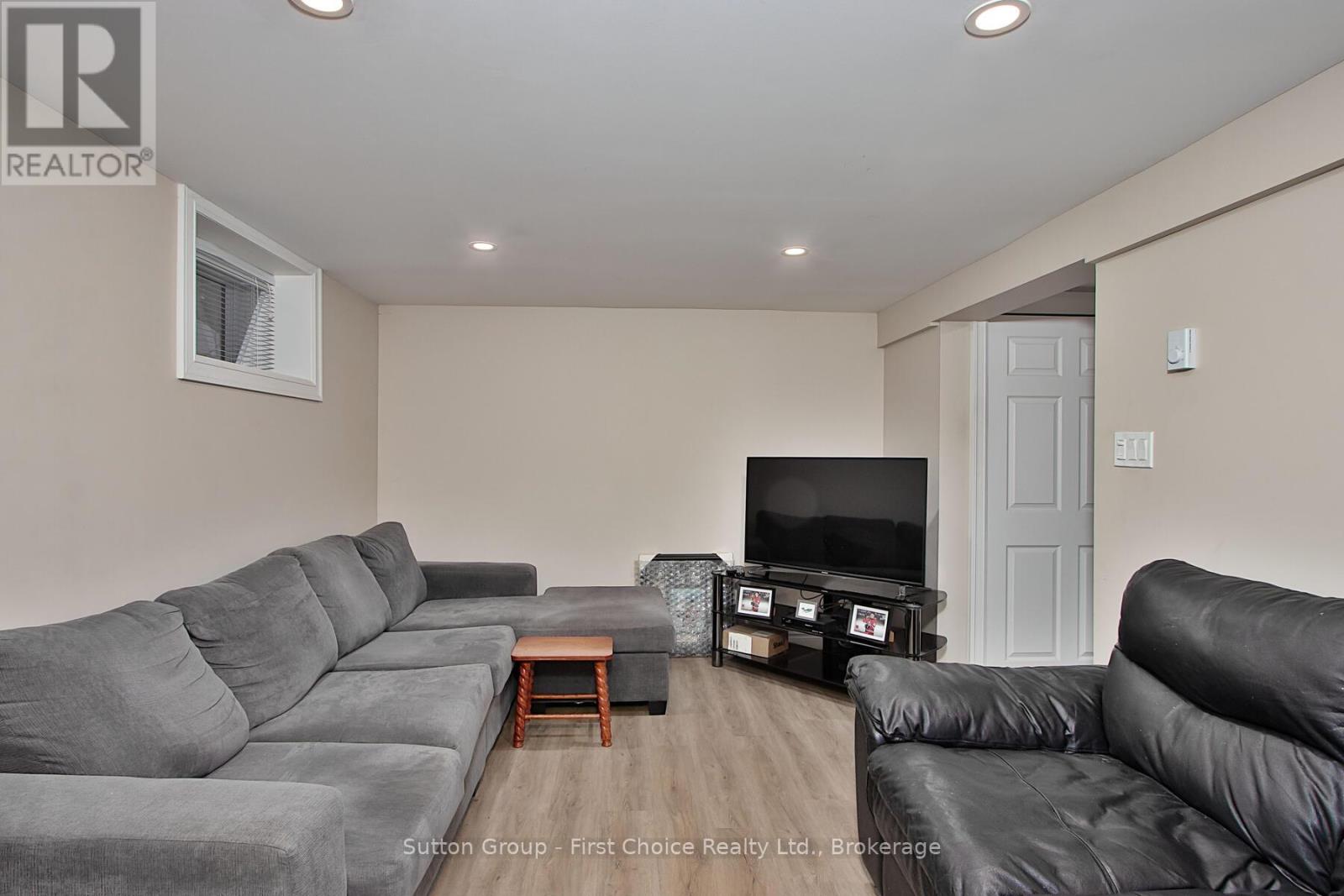 74 Cobourg Street, Stratford, Ontario  N5A 3E6 - Photo 10 - X12723754