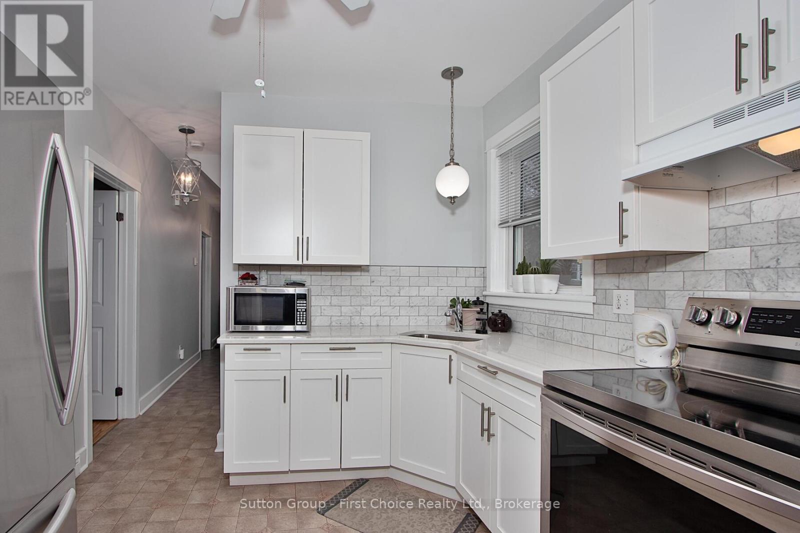 74 Cobourg Street, Stratford, Ontario  N5A 3E6 - Photo 22 - X12723754