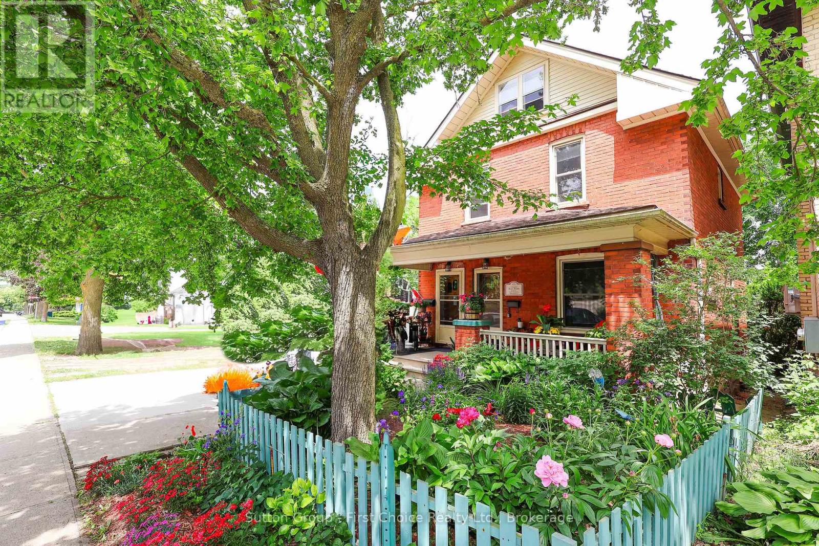 74 Cobourg Street, Stratford, Ontario  N5A 3E6 - Photo 4 - X12723754