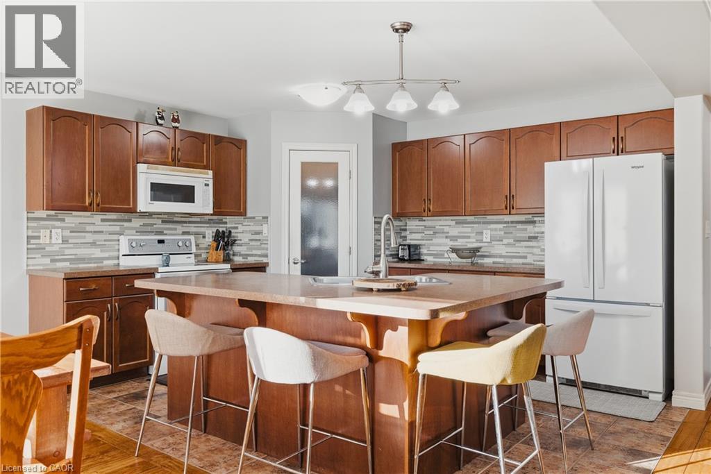 23 Doon Creek Street, Kitchener, Ontario  N2R 0B4 - Photo 4 - 40801716