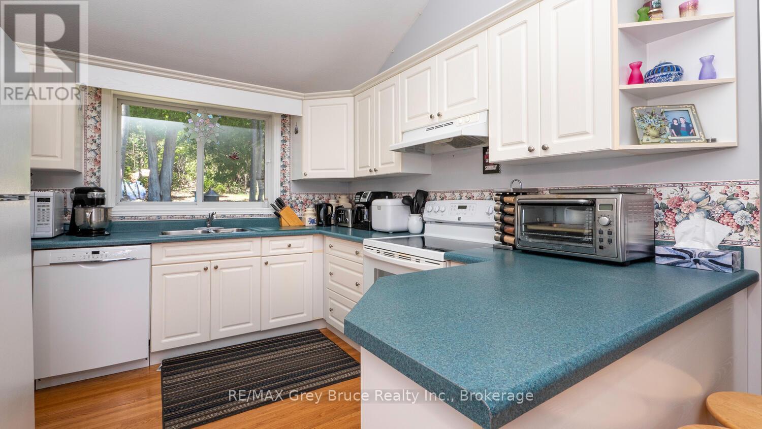172 Bruce Road 9, South Bruce Peninsula, Ontario  N0H 2T0 - Photo 14 - X12768808