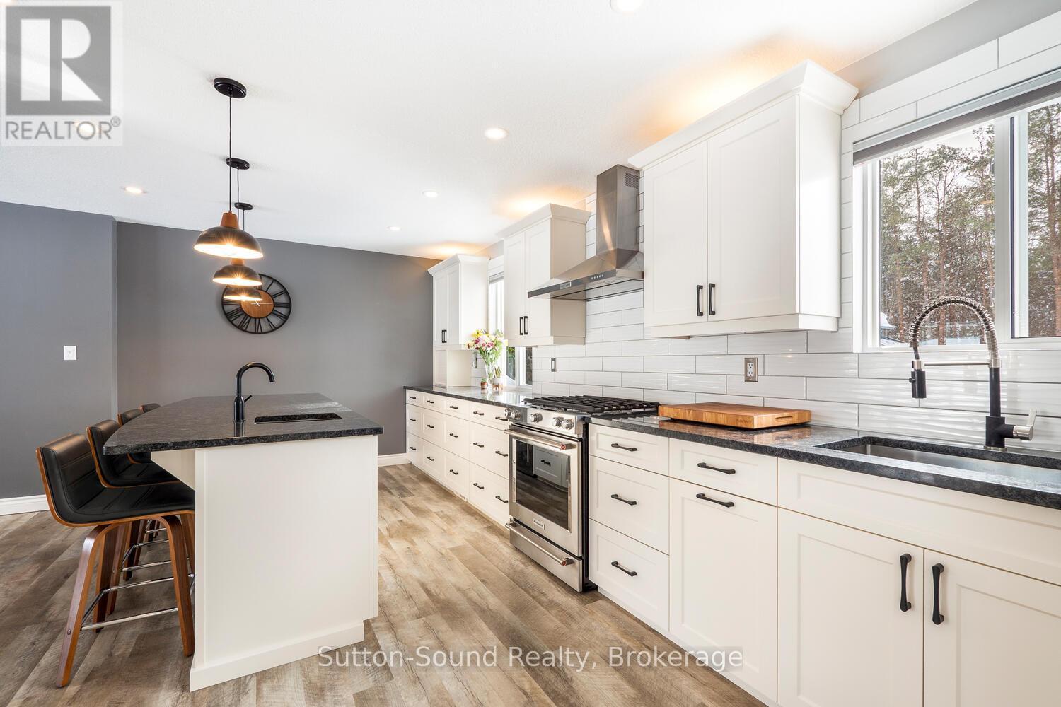 35 Pine Tree Drive, South Bruce Peninsula, Ontario  N0H 1P0 - Photo 17 - X12804744