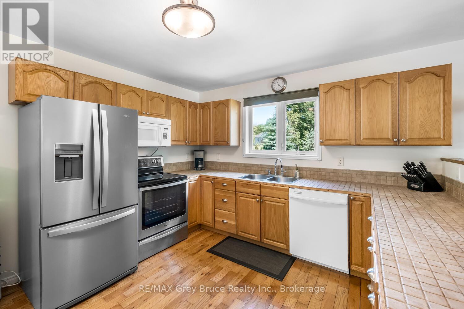 32 Sugarbush Road, South Bruce Peninsula, Ontario  N0H 2T0 - Photo 10 - X12808286