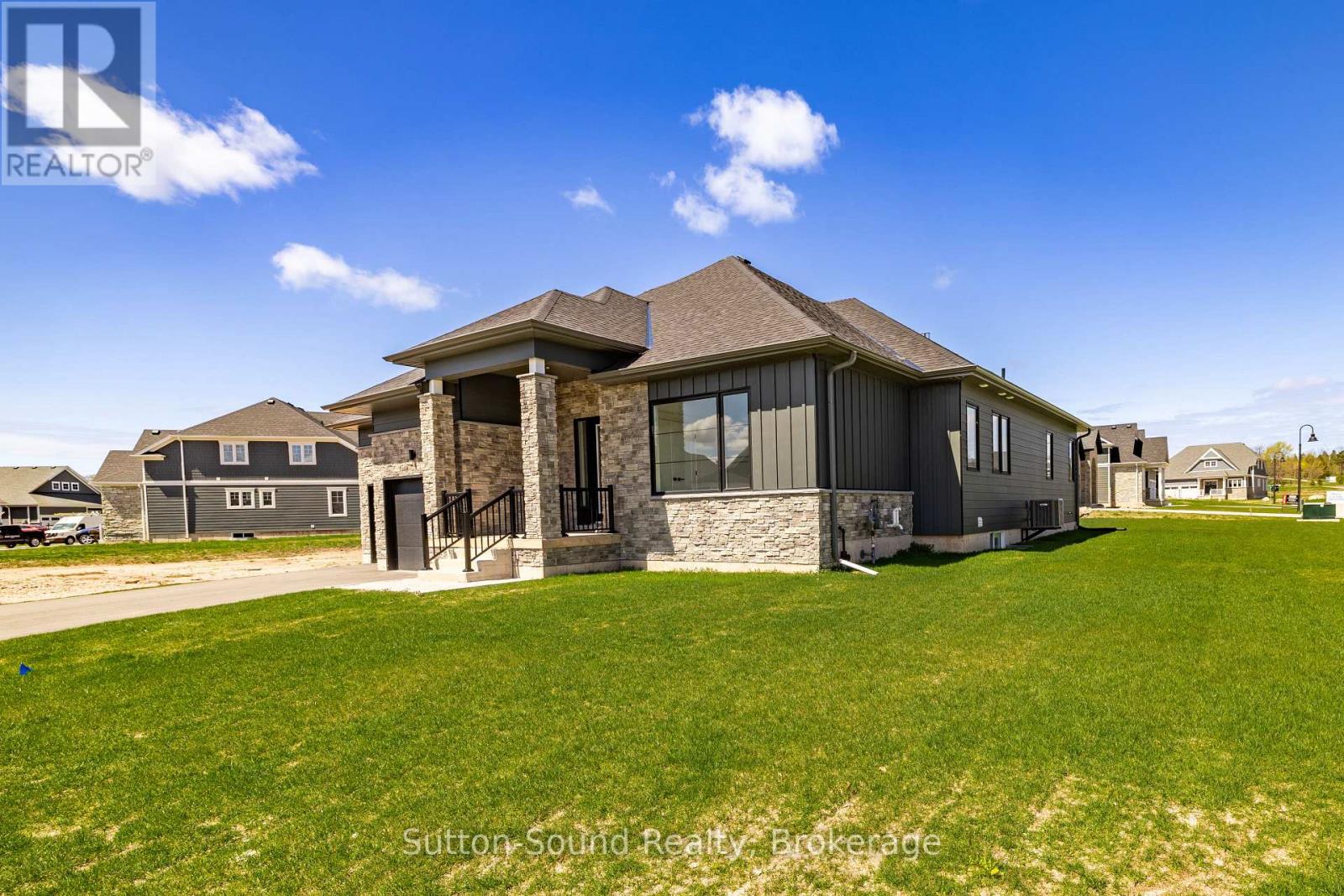 116 Laurens Lane, Georgian Bluffs, Ontario  N0H 1S0 - Photo 2 - X12811350