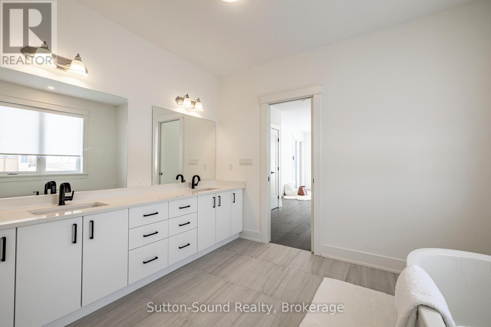 116 Laurens Lane, Georgian Bluffs, Ontario  N0H 1S0 - Photo 23 - X12811350