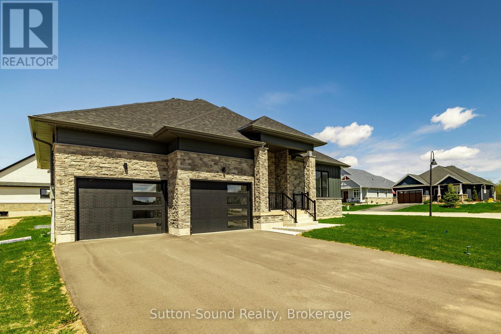 116 Laurens Lane, Georgian Bluffs, Ontario  N0H 1S0 - Photo 3 - X12811350