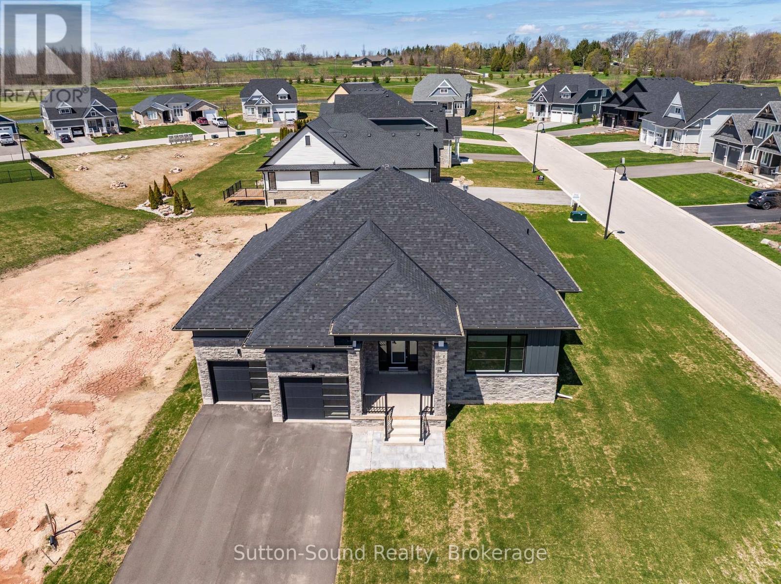 116 Laurens Lane, Georgian Bluffs, Ontario  N0H 1S0 - Photo 4 - X12811350