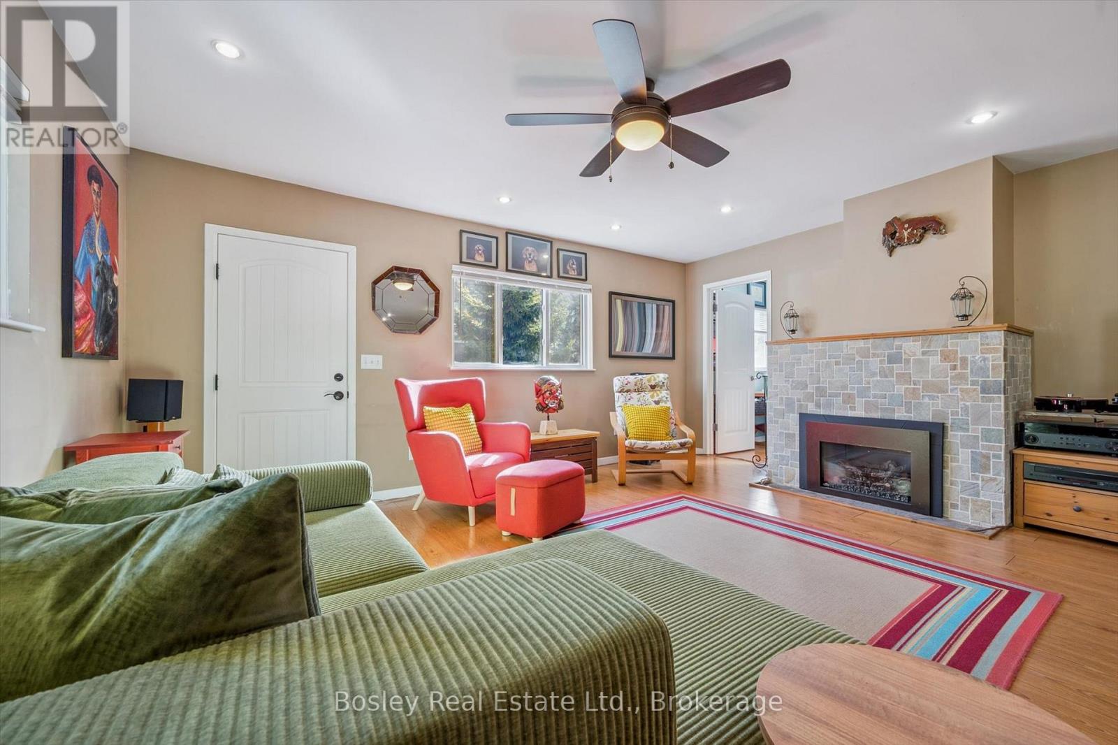 32 Holly Trail, Puslinch, Ontario  N3C 2V4 - Photo 10 - X12818482