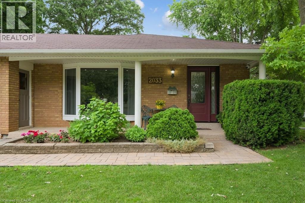 2033 Saxon Road, Oakville, Ontario  L6L 2V1 - Photo 2 - 40807174