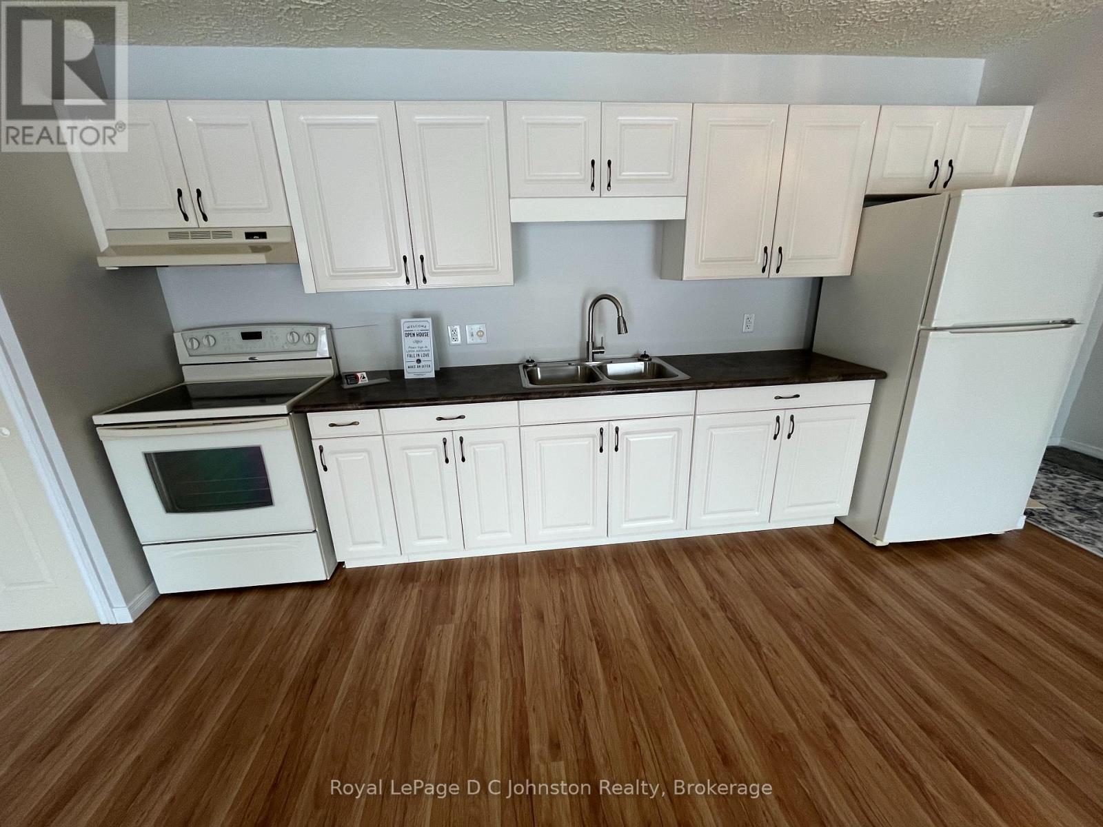 306 - 229 Adelaide Street, Saugeen Shores, Ontario  N0H 2L0 - Photo 4 - X12825770