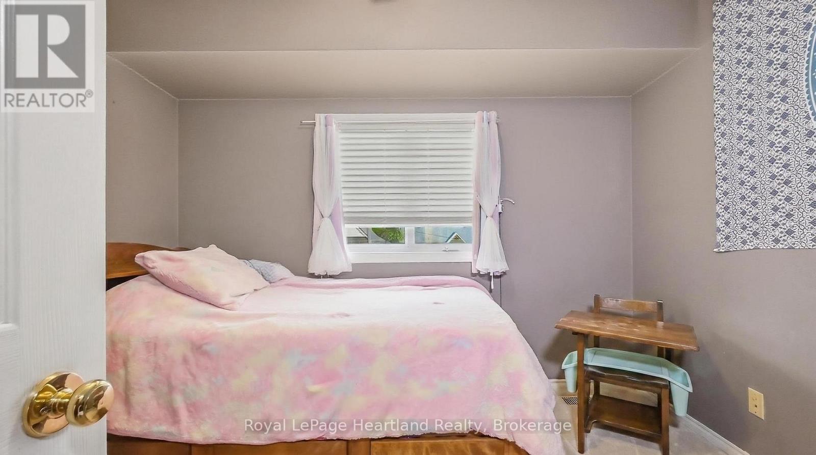 49 Wellington Street W, South Huron, Ontario  N0M 1S2 - Photo 18 - X12850586