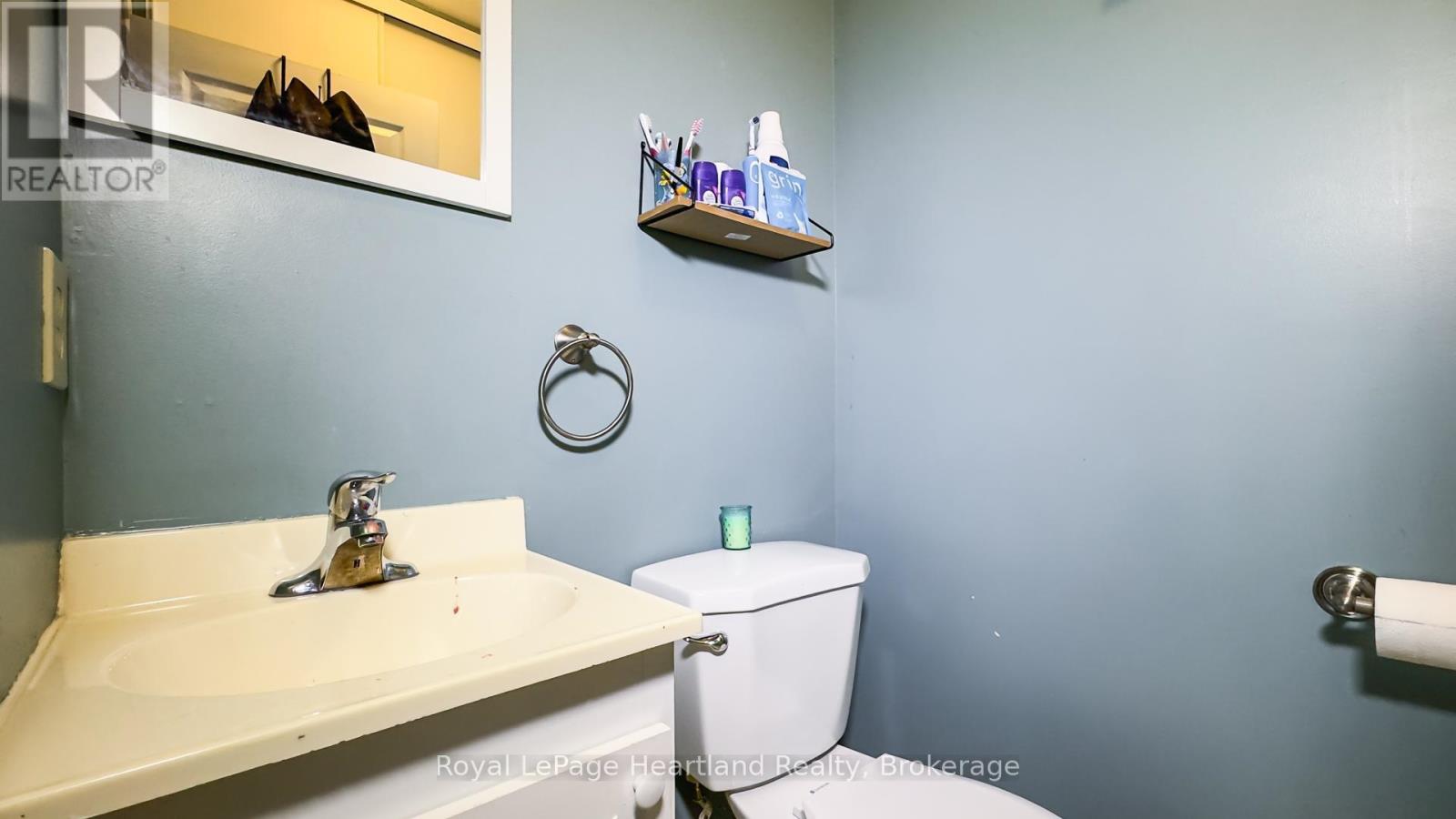 49 Wellington Street W, South Huron, Ontario  N0M 1S2 - Photo 23 - X12850586