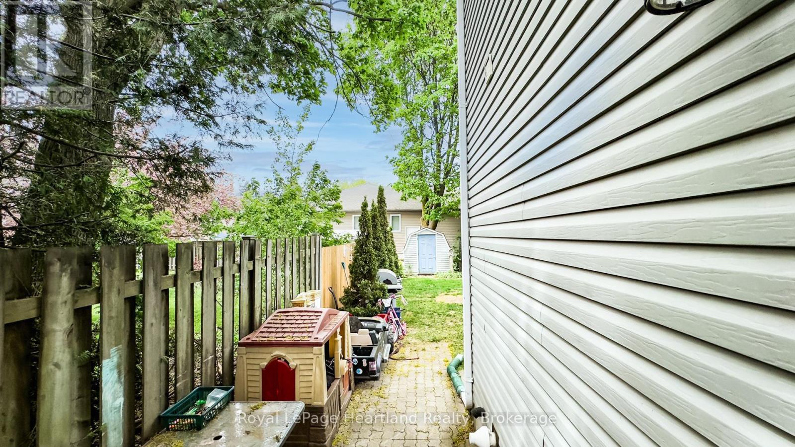 49 Wellington Street W, South Huron, Ontario  N0M 1S2 - Photo 26 - X12850586