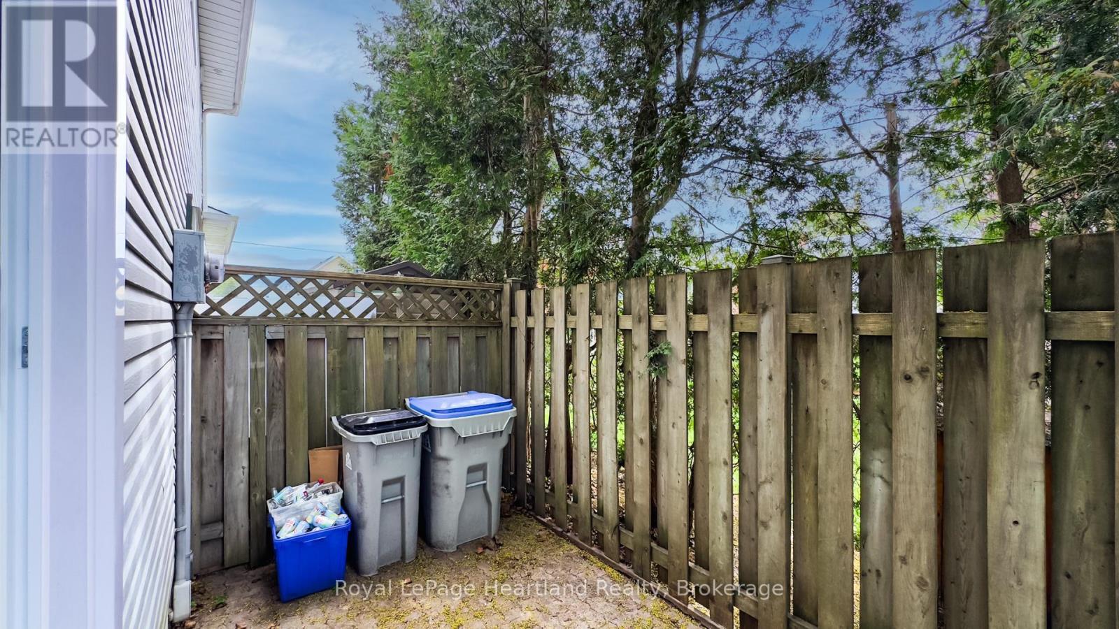 49 Wellington Street W, South Huron, Ontario  N0M 1S2 - Photo 27 - X12850586