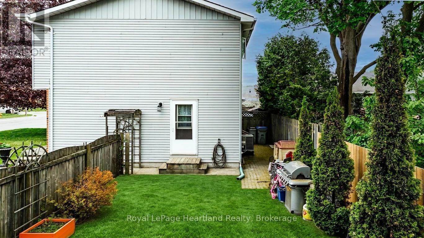 49 Wellington Street W, South Huron, Ontario  N0M 1S2 - Photo 30 - X12850586